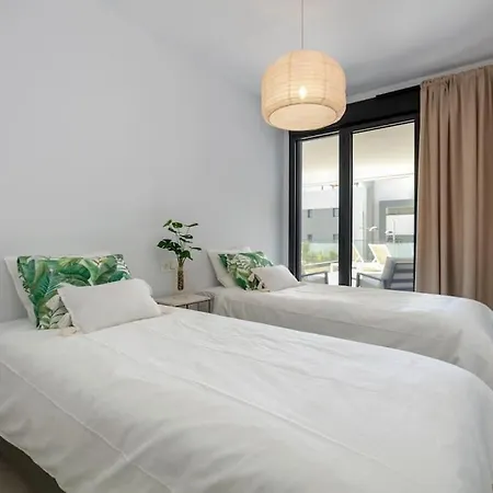 Apartment Amazing 4 Bedroom With Pools + Gym - Rdr269